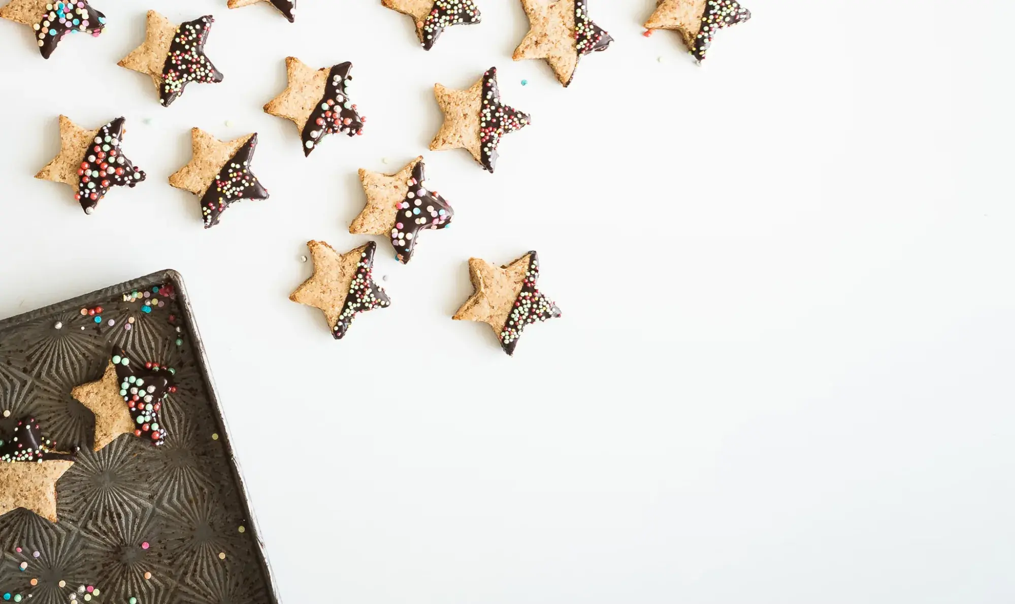 star-shaped cookies background for meetinghttps://unsplash.com/photos/star-shape-cookies-with-chocolate-fillings-socyo4mmvwk